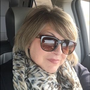 Meet your Posher, Sandy